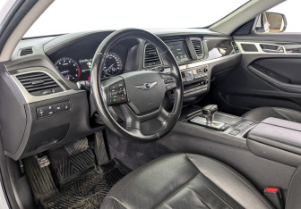 Подержанный автомобиль Genesis G80 2017 года (16 фото)