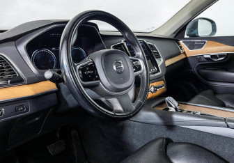 Подержанный автомобиль Volvo XC90 2021 года (13 фото)