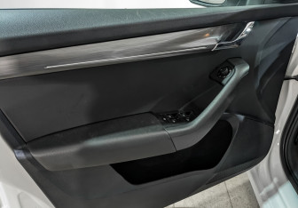 Подержанный автомобиль Skoda Octavia Liftback 2020 года (19 фото)