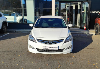 Подержанный автомобиль Hyundai Solaris Hatchback 2015 года (2 фото)