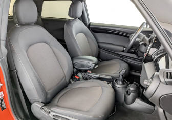 Подержанный автомобиль MINI Hatch 2019 года (23 фото)