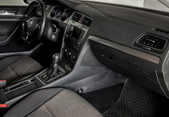 Подержанный автомобиль Volkswagen Golf Hatchback 2014 года (11 фото)