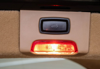 Подержанный автомобиль Porsche Cayenne 2015 года (23 фото)