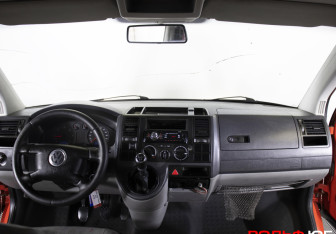 Подержанный автомобиль Volkswagen Transporter Van 2005 года (12 фото)