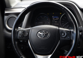 Подержанный автомобиль Toyota RAV4 2019 года (13 фото)