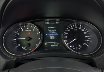 Подержанный автомобиль Nissan X-Trail 2017 года (13 фото)