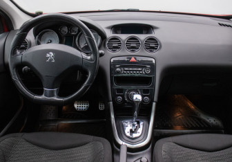 Подержанный автомобиль Peugeot 308 Hatchback 2011 года (13 фото)