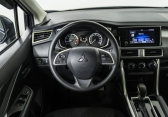 Подержанный автомобиль Mitsubishi Xpander 2023 года (18 фото)