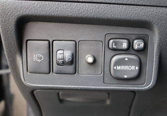 Подержанный автомобиль Toyota Corolla Sedan 2011 года (16 фото)
