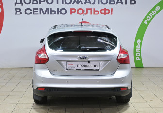 Подержанный автомобиль Ford Focus Hatchback 2012 года (5 фото)