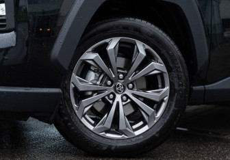 Новый Toyota RAV4 2025 (13 фото)