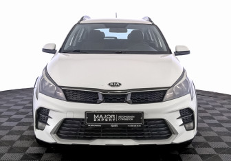 Подержанный автомобиль Kia Rio Hatchback 2021 года (2 фото)