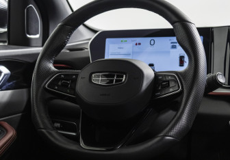 Подержанный автомобиль Geely Coolray 2024 года (10 фото)