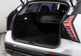 Подержанный автомобиль Geely Atlas 2023 года (26 фото)