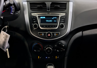 Подержанный автомобиль Hyundai Solaris Sedan 2016 года (15 фото)