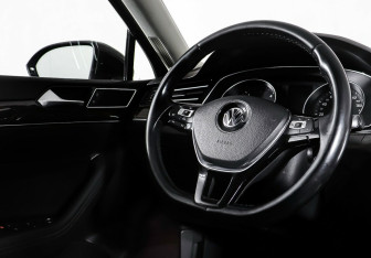 Подержанный автомобиль Volkswagen Passat Wagon 2015 года (13 фото)