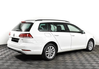 Подержанный автомобиль Volkswagen Golf Wagon 2017 года (3 фото)