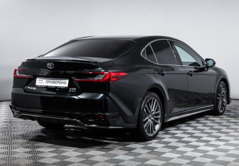 Подержанный автомобиль Toyota Camry Sedan 2026 года (5 фото)