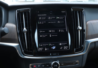 Подержанный автомобиль Volvo S90 2021 года (18 фото)