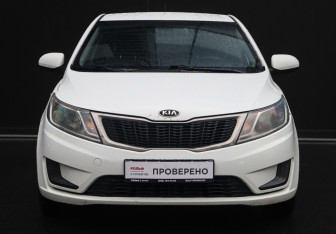 Подержанный автомобиль Kia Rio Hatchback 2015 года (2 фото)
