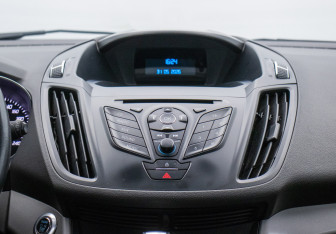 Подержанный автомобиль Ford Kuga 2015 года (14 фото)