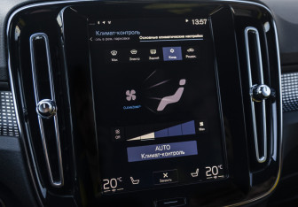 Подержанный автомобиль Volvo XC40 2019 года (18 фото)