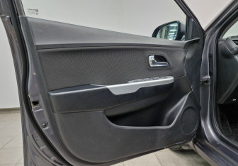 Подержанный автомобиль Kia Rio Hatchback 2012 года (19 фото)