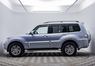 Подержанный автомобиль Mitsubishi Pajero 2012 года (2 фото)