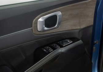 Подержанный автомобиль Kia Sorento 2022 года (14 фото)