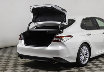 Подержанный автомобиль Toyota Camry Sedan 2020 года (22 фото)