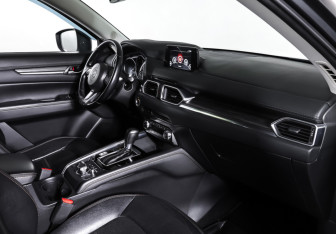 Подержанный автомобиль Mazda CX-5 2017 года (11 фото)