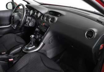 Подержанный автомобиль Peugeot 308 Hatchback 2011 года (10 фото)
