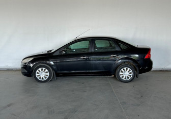 Подержанный автомобиль Ford Focus Sedan 2011 года (8 фото)