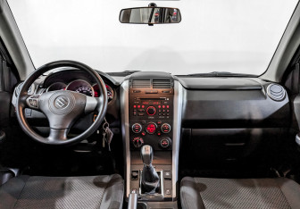 Подержанный автомобиль Suzuki Grand Vitara 2008 года (14 фото)