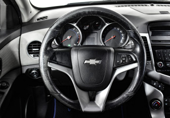 Подержанный автомобиль Chevrolet Cruze Sedan 2012 года (16 фото)