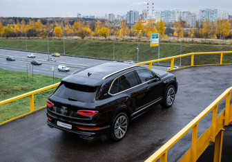Подержанный автомобиль Bentley Bentayga 2021 года (7 фото)