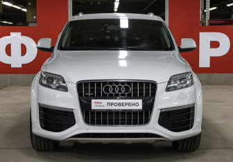 Подержанный автомобиль Audi Q7 2014 года (2 фото)
