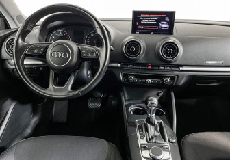 Подержанный автомобиль Audi A3 Sedan 2017 года (12 фото)