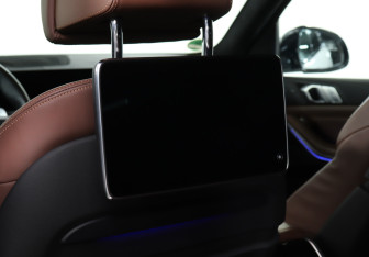 Подержанный автомобиль BMW X7 2021 года (18 фото)