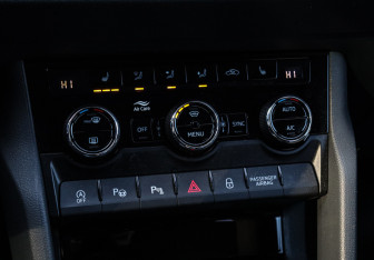 Подержанный автомобиль Skoda Karoq 2021 года (21 фото)