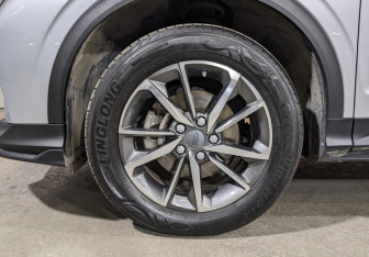 Подержанный автомобиль Geely Coolray 2023 года (12 фото)