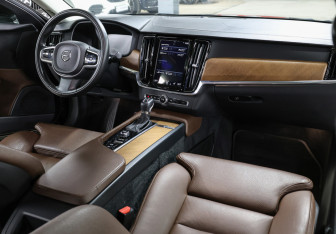 Подержанный автомобиль Volvo S90 2020 года (11 фото)