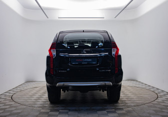 Подержанный автомобиль Mitsubishi Pajero Sport 2019 года (6 фото)