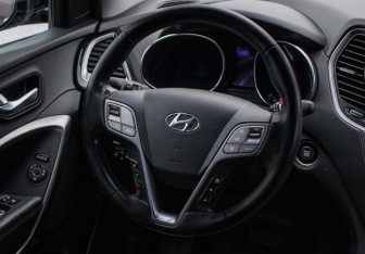 Подержанный автомобиль Hyundai Santa Fe 2013 года (14 фото)