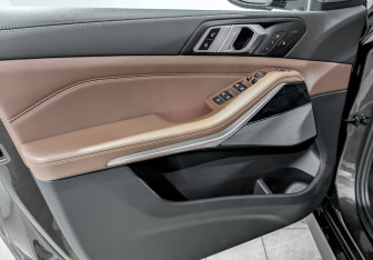 Подержанный автомобиль BMW X5 2023 года (19 фото)