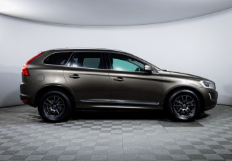 Подержанный автомобиль Volvo XC60 2015 года (4 фото)