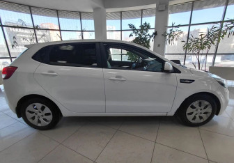 Подержанный автомобиль Kia Rio Hatchback 2016 года (4 фото)