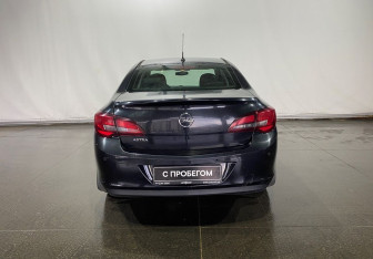 Подержанный автомобиль Opel Astra Sedan 2012 года (5 фото)