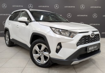 Подержанный автомобиль Toyota RAV4 2021 года (3 фото)