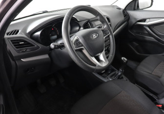 Подержанный автомобиль LADA (ВАЗ) Vesta Sedan 2018 года (9 фото)